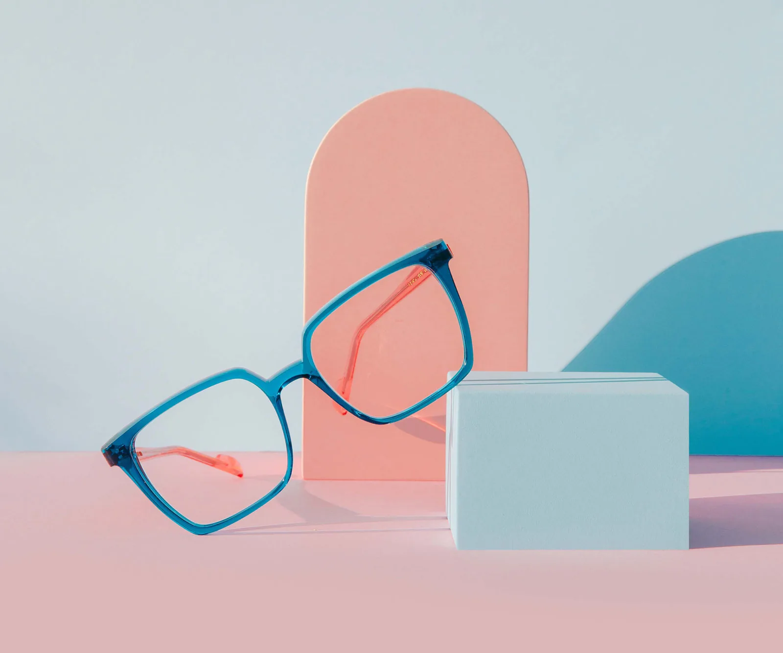 Caroline Abram, Blush Adorée, monture acétate bleu roi et rose
